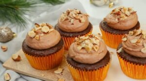 Best Christmas Cake Recipe | Mini Christmas Cupcakes