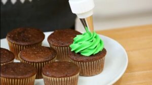 5 Best Christmas Cake Recipe | Mini Christmas Cupcakes