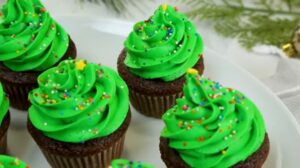 5 Best Christmas Cake Recipe | Mini Christmas Cupcakes