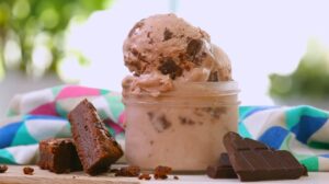 Homemade chocolate ice cream without machine | Chocolate Brownie Ice Cream